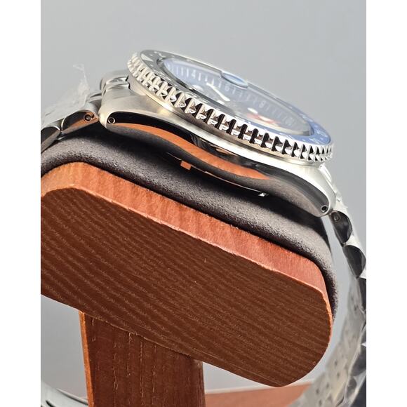 Seiko SSK003K1 GMT Diver – Blue Dial, 4R34 Auto, Black/Blue Bezel, NOS Unworn - Picture 6 of 8